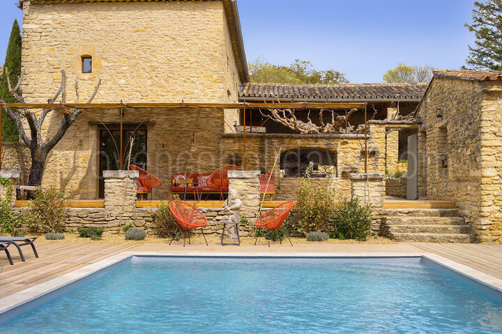 Stunning Holiday Rental with Heated Pool in Gordes