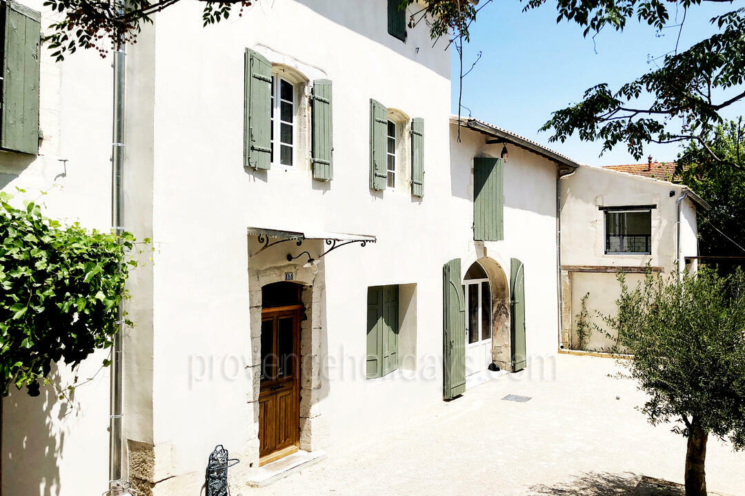 Renovated Holiday Rental with Air Conditioning in Maillane 4 - Mas de Maillane: Villa: Exterior
