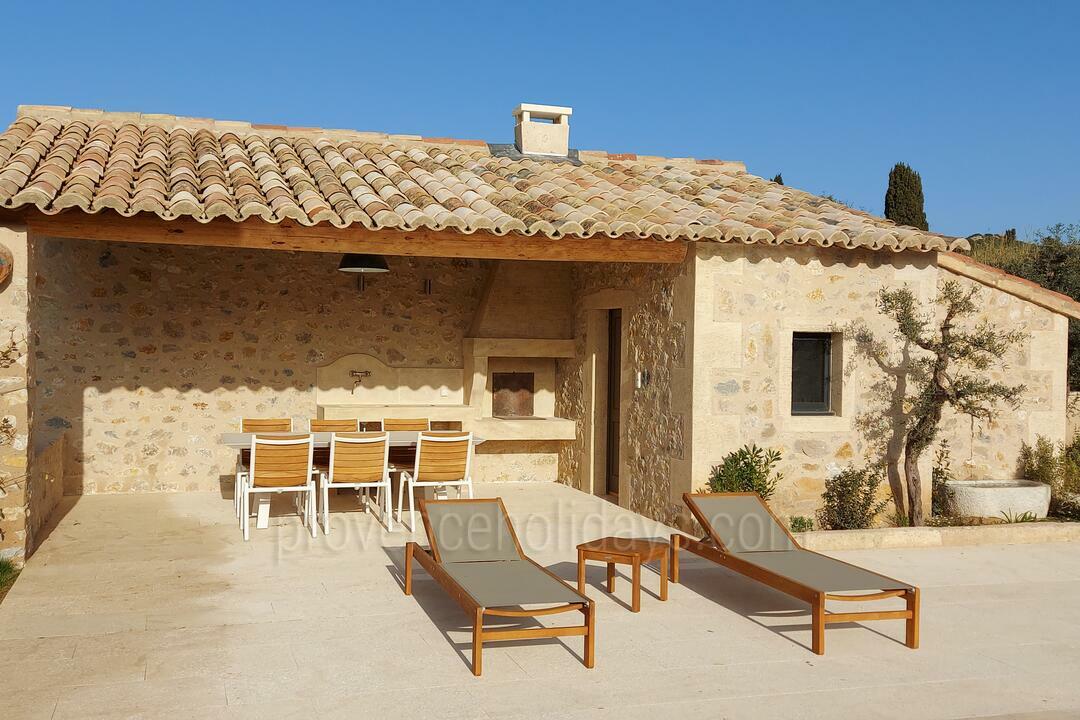 Beautiful Farmhouse with Heated Pool in Maussane-les-Alpilles Mas des Thyms: Villa - 4