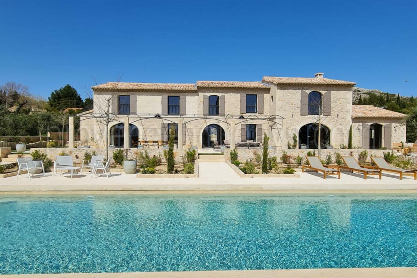 Beautiful Farmhouse with Heated Pool in Maussane-les-Alpilles Mas des Thyms: Villa - 1