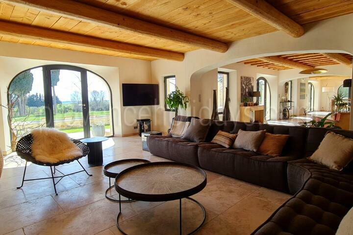 Beautiful Farmhouse with Heated Pool in Maussane-les-Alpilles Mas des Thyms: Villa - 3