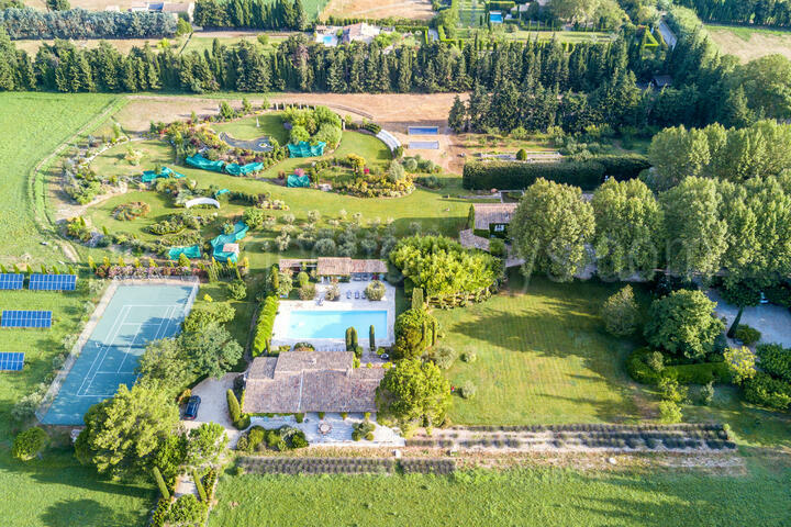 Beautiful Holiday Rental with Tennis Court and Heated Pool