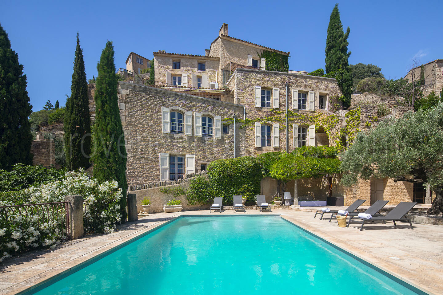 Authentiek vakantiehuis met verwarmd zwembad in het centrum van Gordes 1 - Maison de la Placette: Villa: Pool