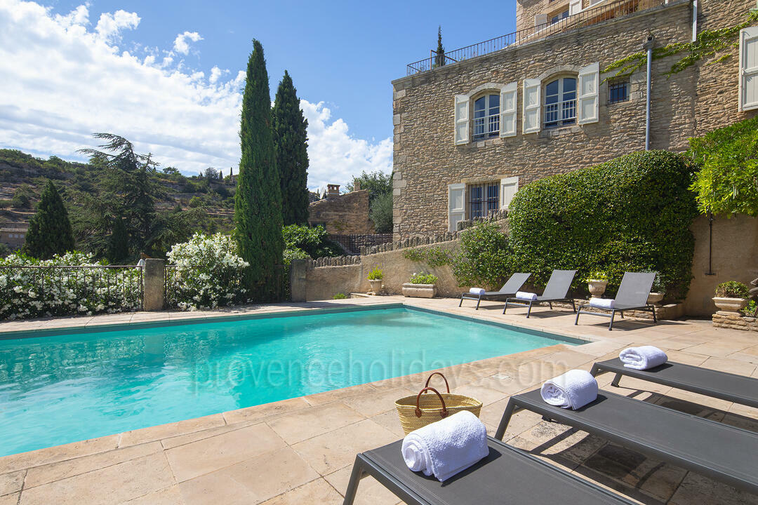 Authentic Holiday Home with Heated Pool in the Centre of Gordes 5 - Maison de la Placette: Villa: Pool