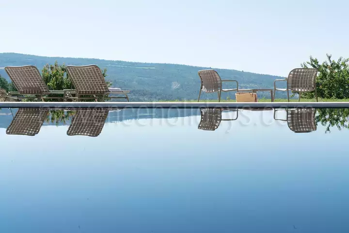 Uitzonderlijk landgoed met binnenzwembad in de buurt van Oppède