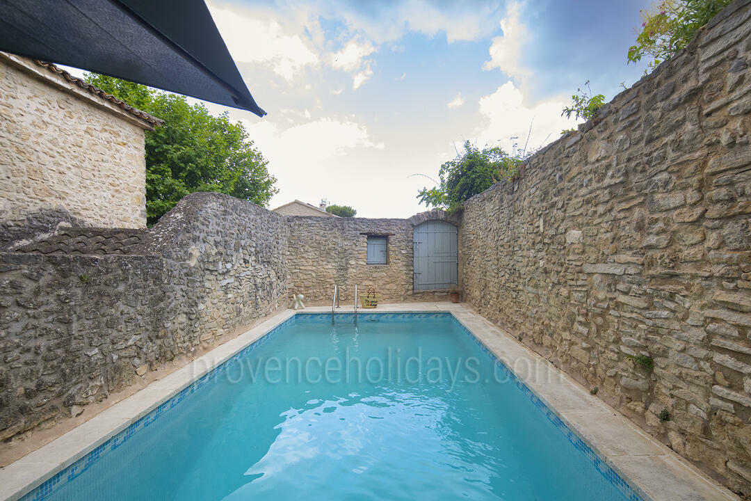Propriété de caractère avec piscine privée à Lagnes 7 - Maison des Siècles: Villa: Pool