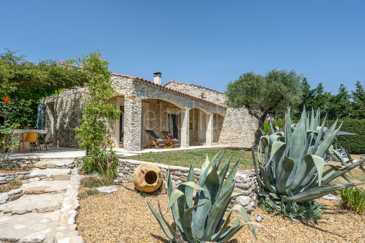 Newly-Renovated Villa with Air Conditioning near Gordes