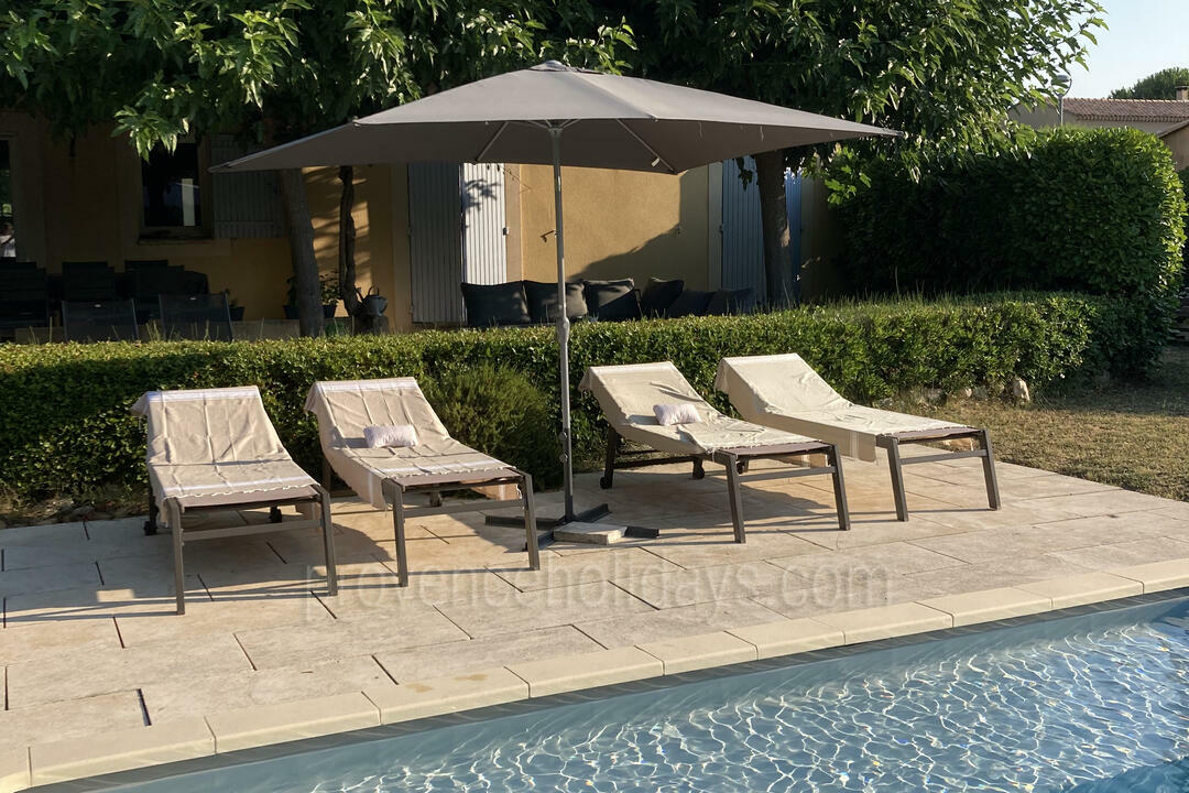 Location de vacances de charme avec climatisation à Oppède 7 - Villa Bécune: Villa: Exterior
