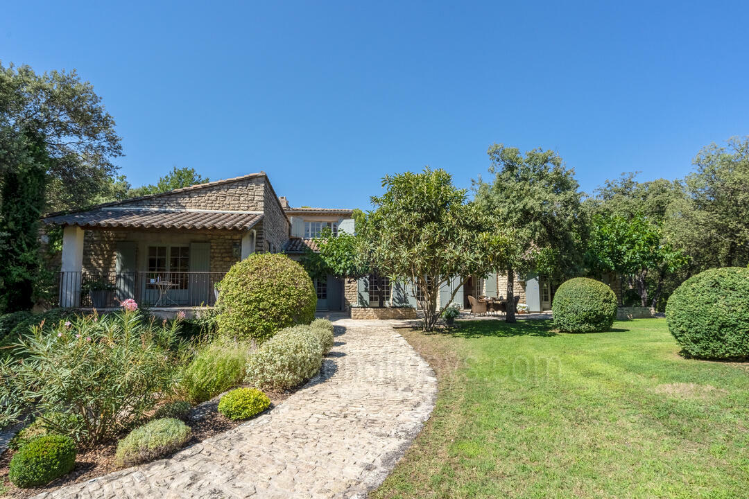 Beautiful Holiday Rental with Heated Pool in the Luberon 7 - Mas en Campagne: Villa: Exterior