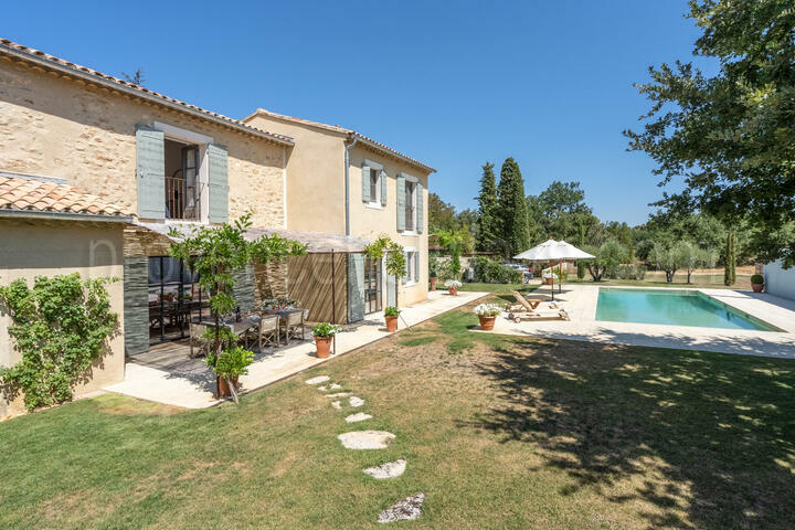 Exceptional Estate with Two Heated Pools near Oppède 3 - Domaine des Vignobles: Villa: Exterior