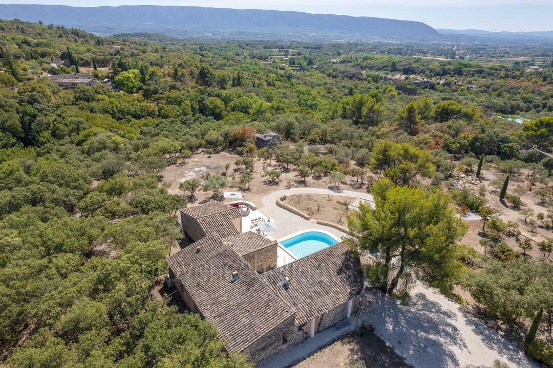 Pet-Friendly Holiday Rental with Heated Pool near Gordes 6 - Villa Luna: Villa: Exterior