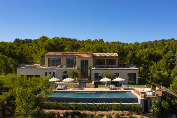Villa d'exception avec piscine chauffée à Paradou