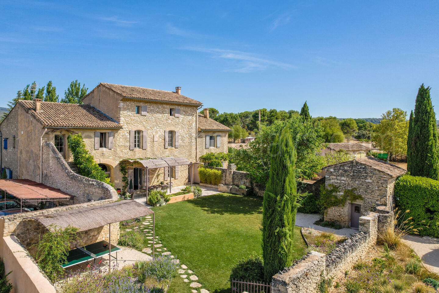 Bauernhaus mit beheiztem Pool in Cabrières-d'Avignon 1 - Mas d\'Antoine: Villa: Exterior
