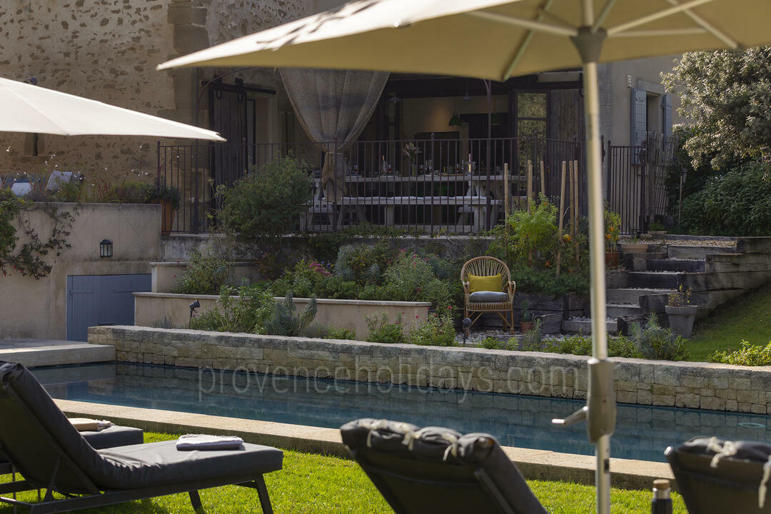 Mas rénové avec piscine chauffée près de Beaumes-de-Venise 5 - Bergerie de Beaumes: Villa: Exterior