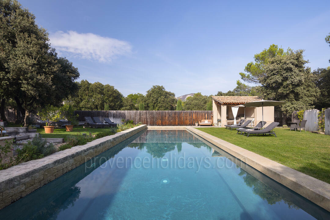 Mas rénové avec piscine chauffée près de Beaumes-de-Venise 2 - Bergerie de Beaumes: Villa: Exterior