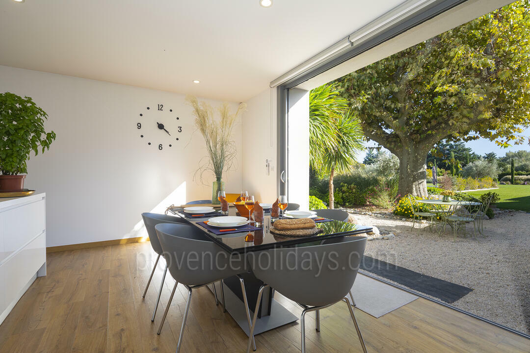 Modern Holiday Rental with Air Conditioning in the Luberon 4 - Villa de Luberon: Villa: Exterior
