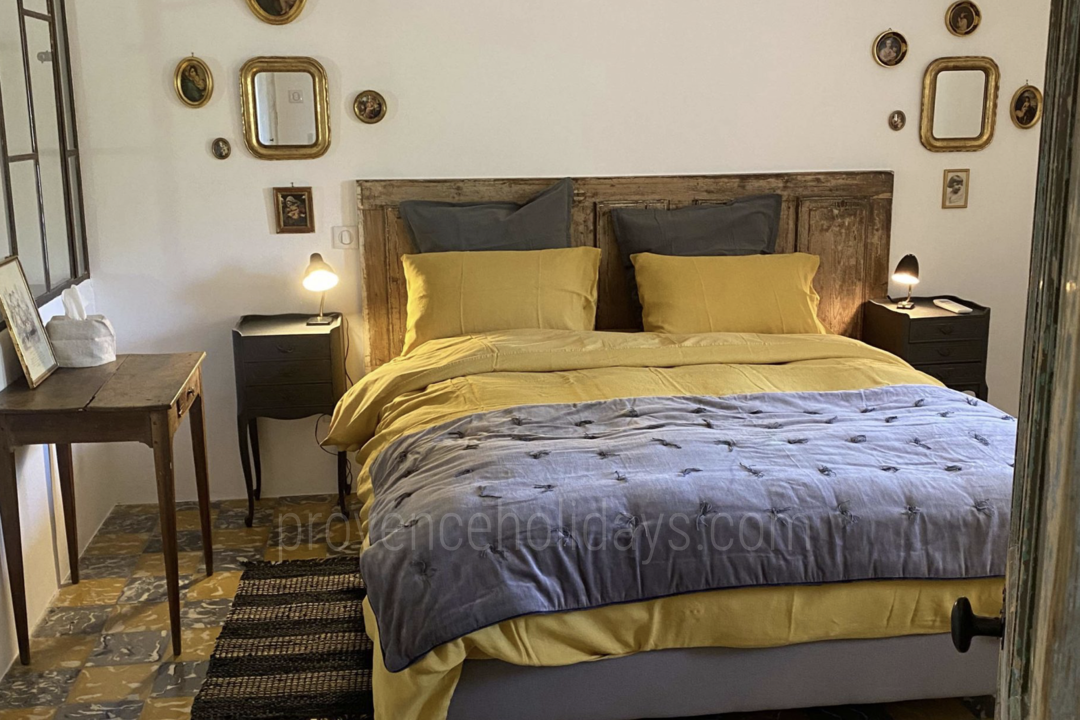 Charmant vakantiehuis in de buurt van L'Isle-sur-la-Sorgue 7 - Mas de la Petite Sorgue: Villa: Bedroom