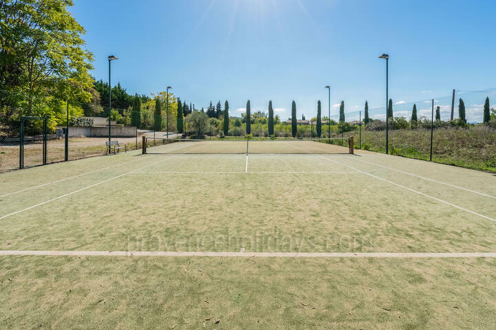 Beautiful Farmhouse with Private Tennis Court For Sale 3 - Beautiful Farmhouse with Private Tennis Court For Sale: Villa: Exterior