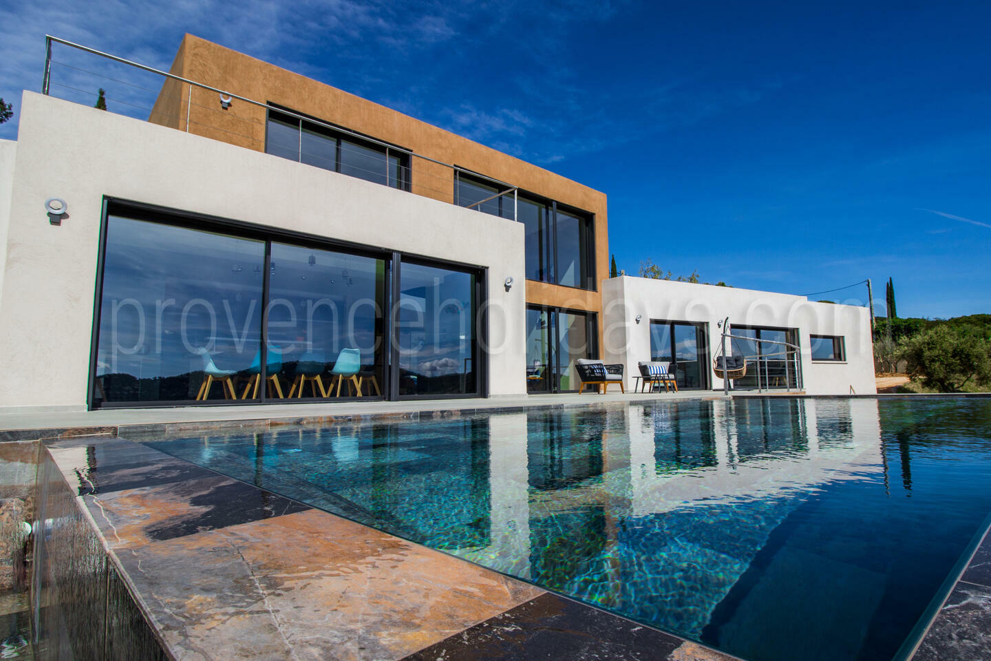 Moderne villa met verwarmd overloopzwembad in Carqueiranne 1 - Villa Carqueiranne: Villa: Pool