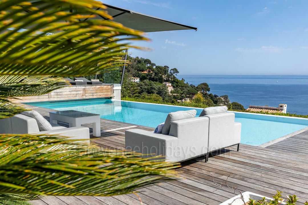 Location de vacances de luxe à seulement 2 km de la plage 4 - Villa Toulon: Villa: Pool