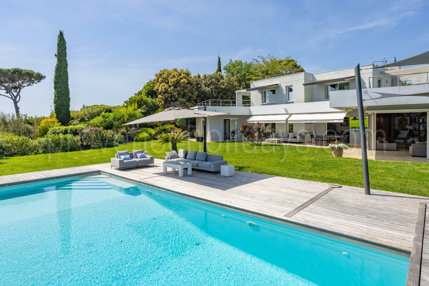 Luxus-Ferienwohnung nur 2 km vom Strand entfernt 1 - Villa Toulon: Villa: Pool