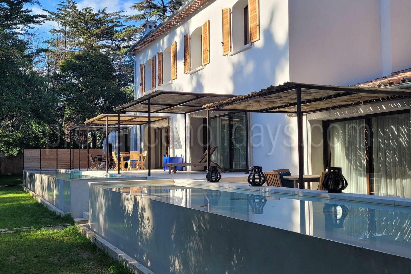 Elegante vakantiewoning met verwarmd zwembad in Le Pradet 1 - La Bastide du Côte: Villa: Exterior