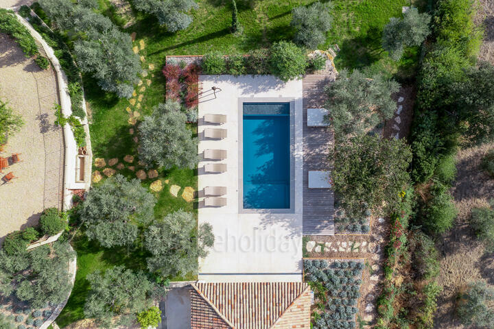 Beautiful Villa with Heated Pool near Gordes 3 - Villa des Lys: Villa: Pool