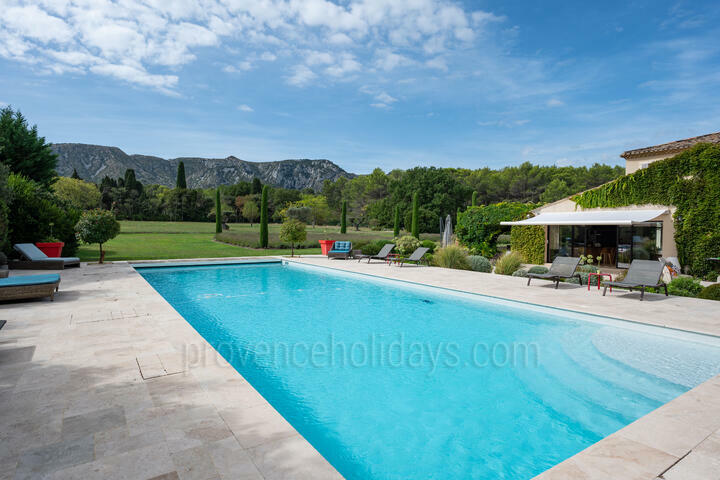 Huisdiervriendelijke boerderij met twee verwarmde zwembaden dichtbij Saint-Rémy-de-Provence