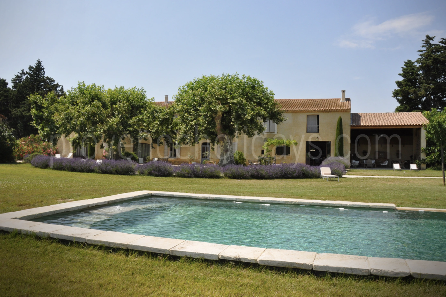 Wunderschönes Bauernhaus mit Infinity-Pool im Luberon 1 - Mas de l\'Orchidée: Villa: Exterior