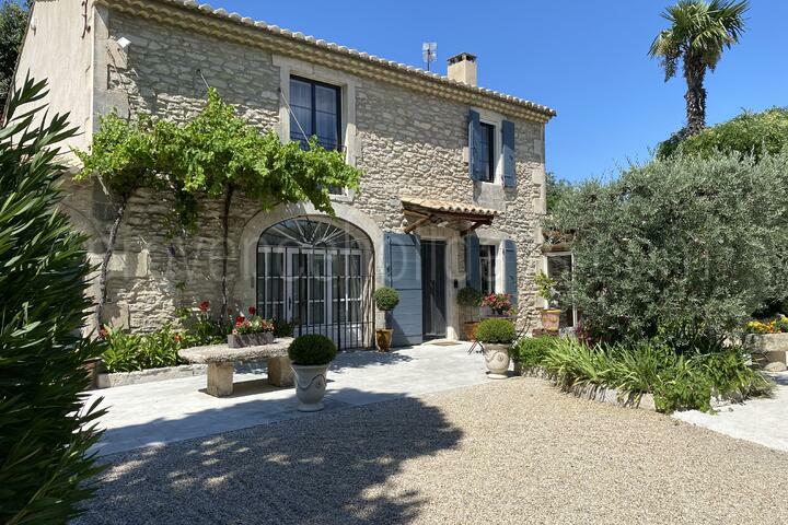 Luxury Holiday Rental with Heated Pool in Saint-Rémy-de-Provence
