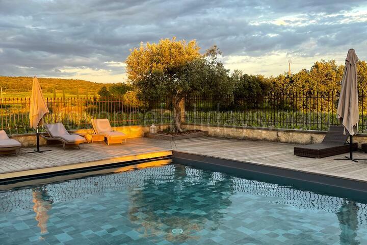 Stunning Mas with two pools and a view near the Mont Ventoux