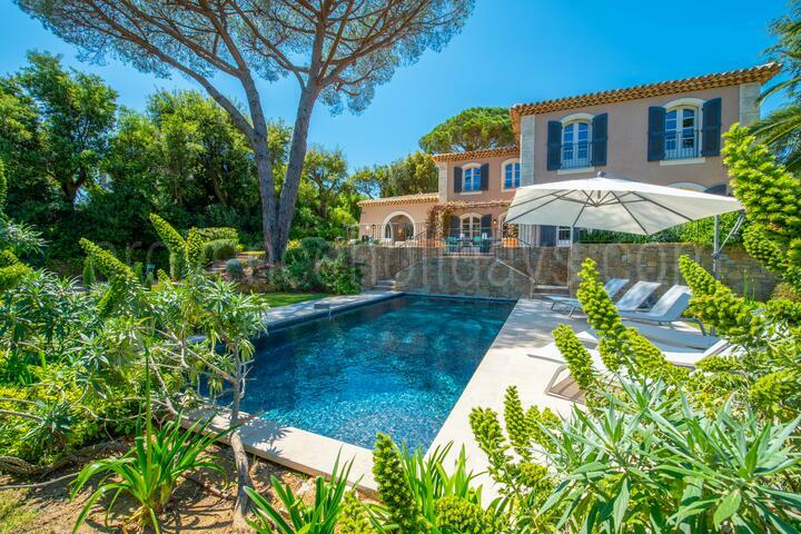 Luxe villa met verwarmd zwembad vlak bij het strand