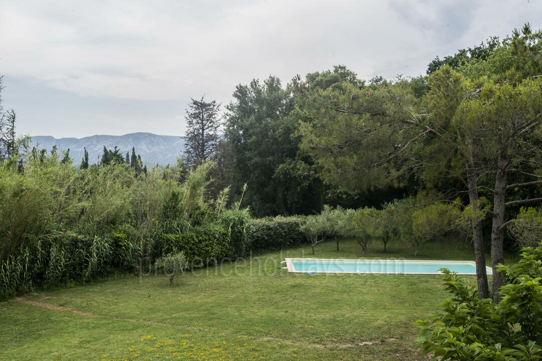 Location de vacances de charme avec piscine à Saint-Rémy-de-Provence 5 - Villa des Alpines: Villa: Exterior