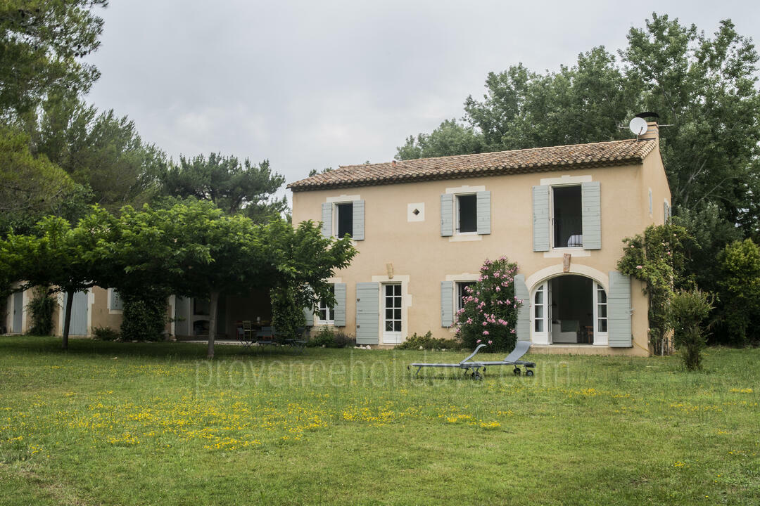 Location de vacances de charme avec piscine à Saint-Rémy-de-Provence 4 - Villa des Alpines: Villa: Exterior