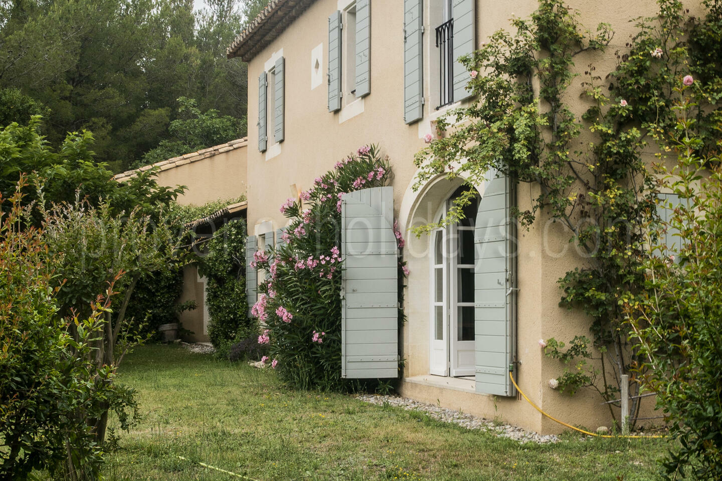 Location de vacances de charme avec piscine à Saint-Rémy-de-Provence -1 - Villa des Alpines: Villa: Exterior