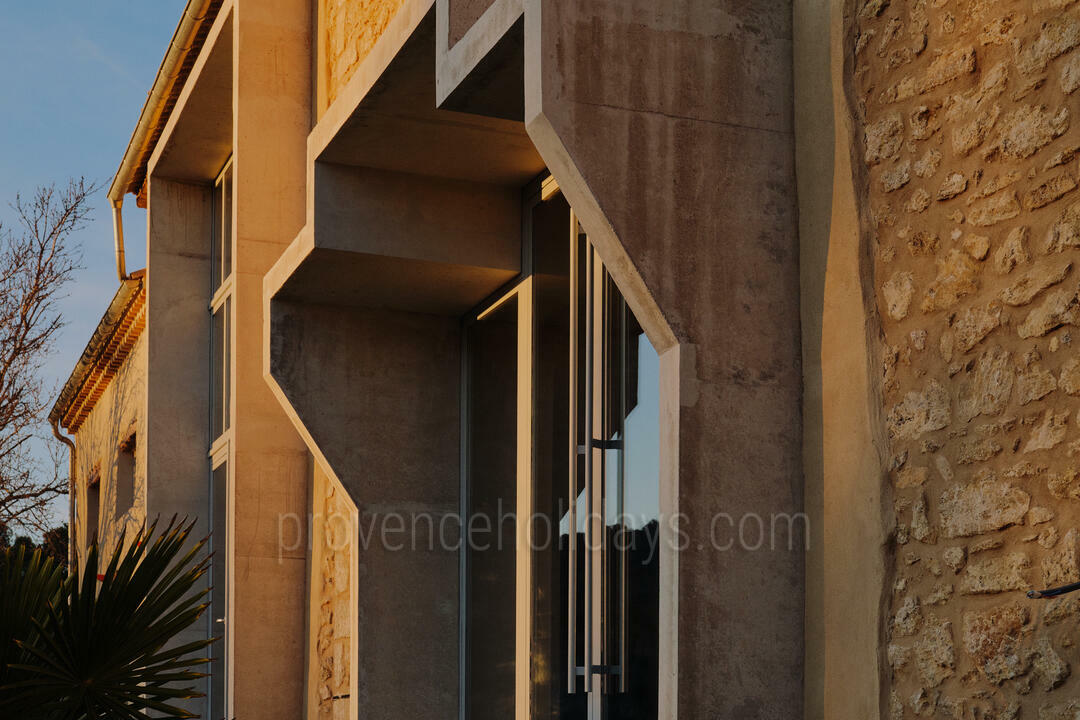Uitzonderlijke moderne woning met prachtig uitzicht op de Luberon 7 - La Ferme Hi-Bride (22): Villa: Exterior