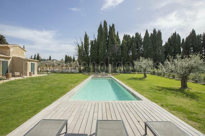 Schitterende gerenoveerde boerderij met verwarmd zwembad in Saint Remy de Provence