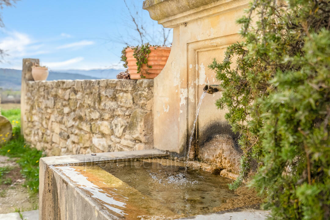 Magnifique Bastide avec Piscine Chauffée dans le Luberon 8 - La Petite Bastide des Sources: Villa: Pool