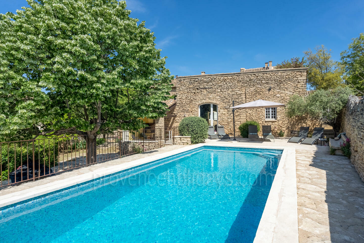 Prachtige Mas Provençal in het hart van de Luberon 1 - Mas des Aires: Villa: Pool