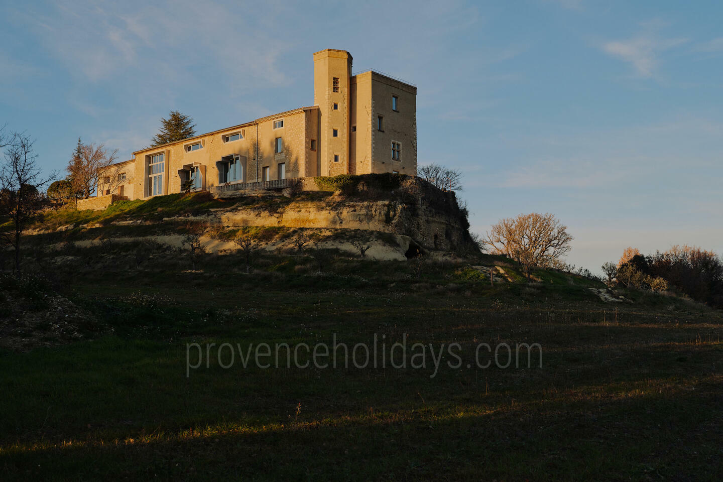 Luxe moderne woning met panoramisch uitzicht en conciërgediensten 1 - La Ferme Hi Bride (16): Villa: Exterior