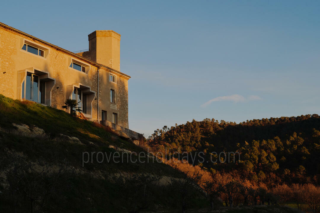 Luxe moderne woning met panoramisch uitzicht en conciërgediensten 4 - La Ferme Hi Bride (16): Villa: Exterior