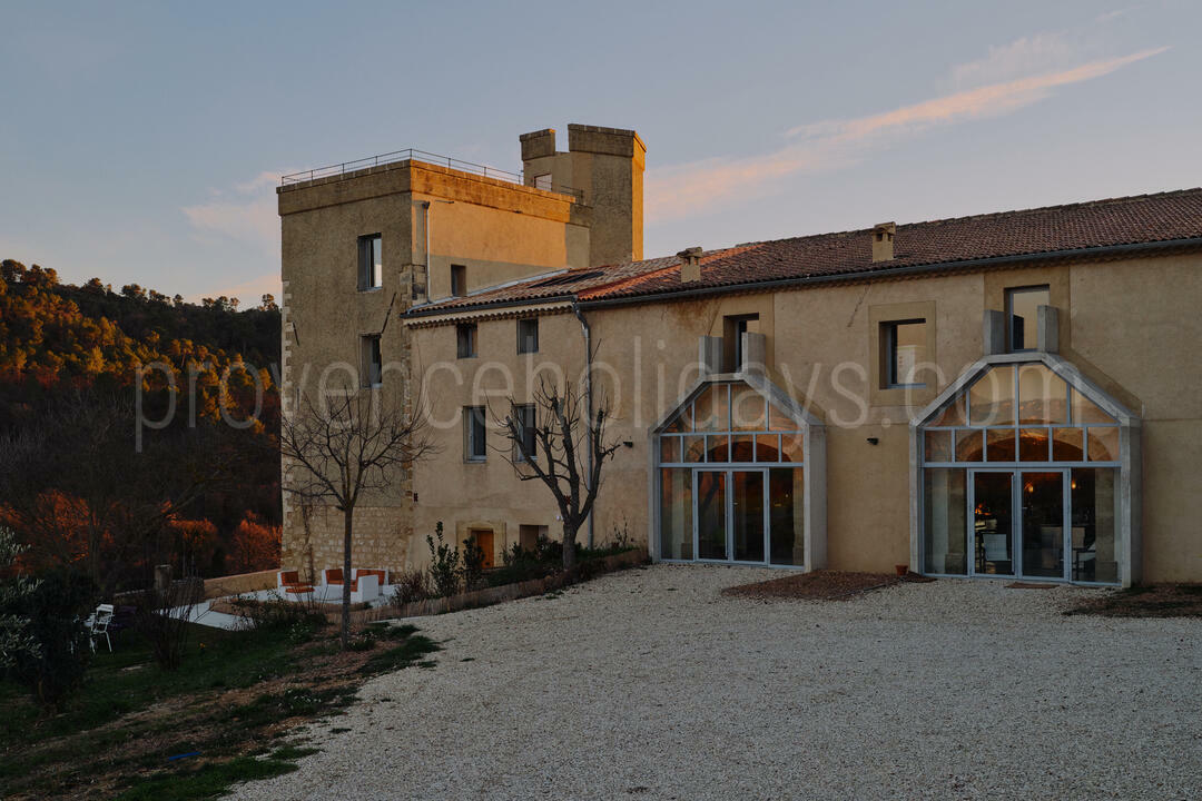 Luxe moderne woning met panoramisch uitzicht en conciërgediensten 5 - La Ferme Hi Bride (16): Villa: Exterior