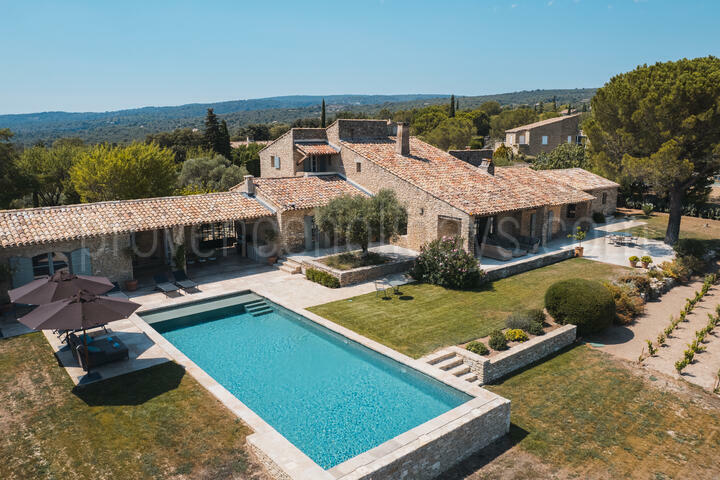 Luxurious Property with splendid views on Gordes and the Luberon Valley