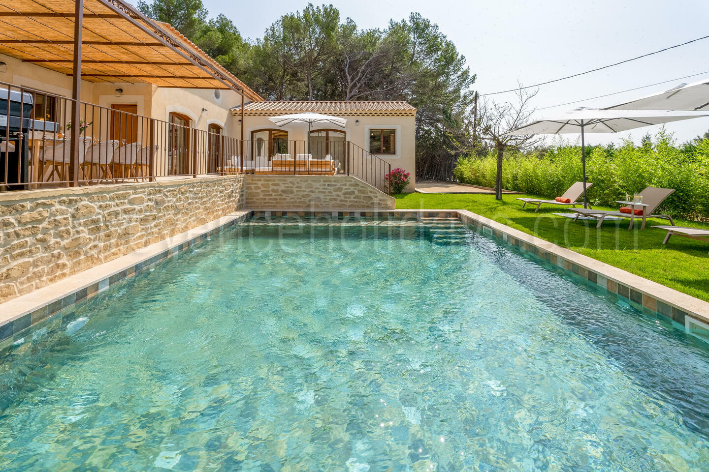 Gezinsvriendelijke villa dicht bij Lourmarin, met airconditioning en een verwarmd zwembad 1 - Villa Félicité: Villa: Pool