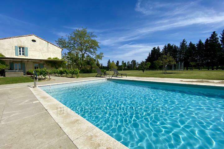Joli mas près d'Eyragues dans les Alpilles 2 - Mas avec 6 chambres, sauna, piscine et parcours de golf à Eyragues: Villa: Pool