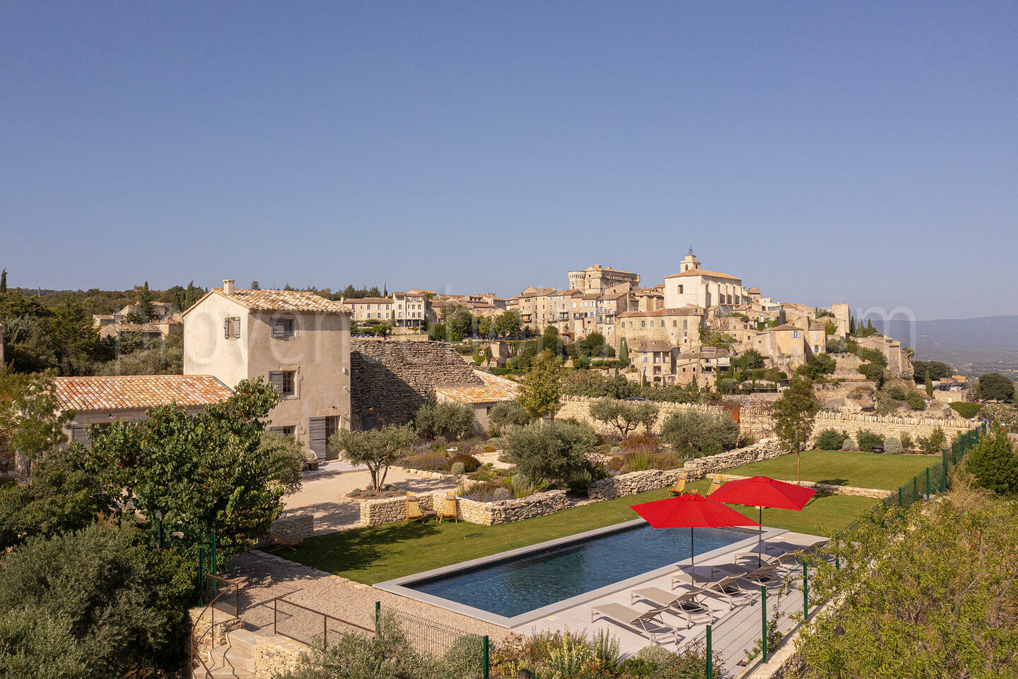 Sumptuous Mas with historic furnished Borie, with breathtaking views of Gordes 1 - Mas du Rocher: Villa: Exterior