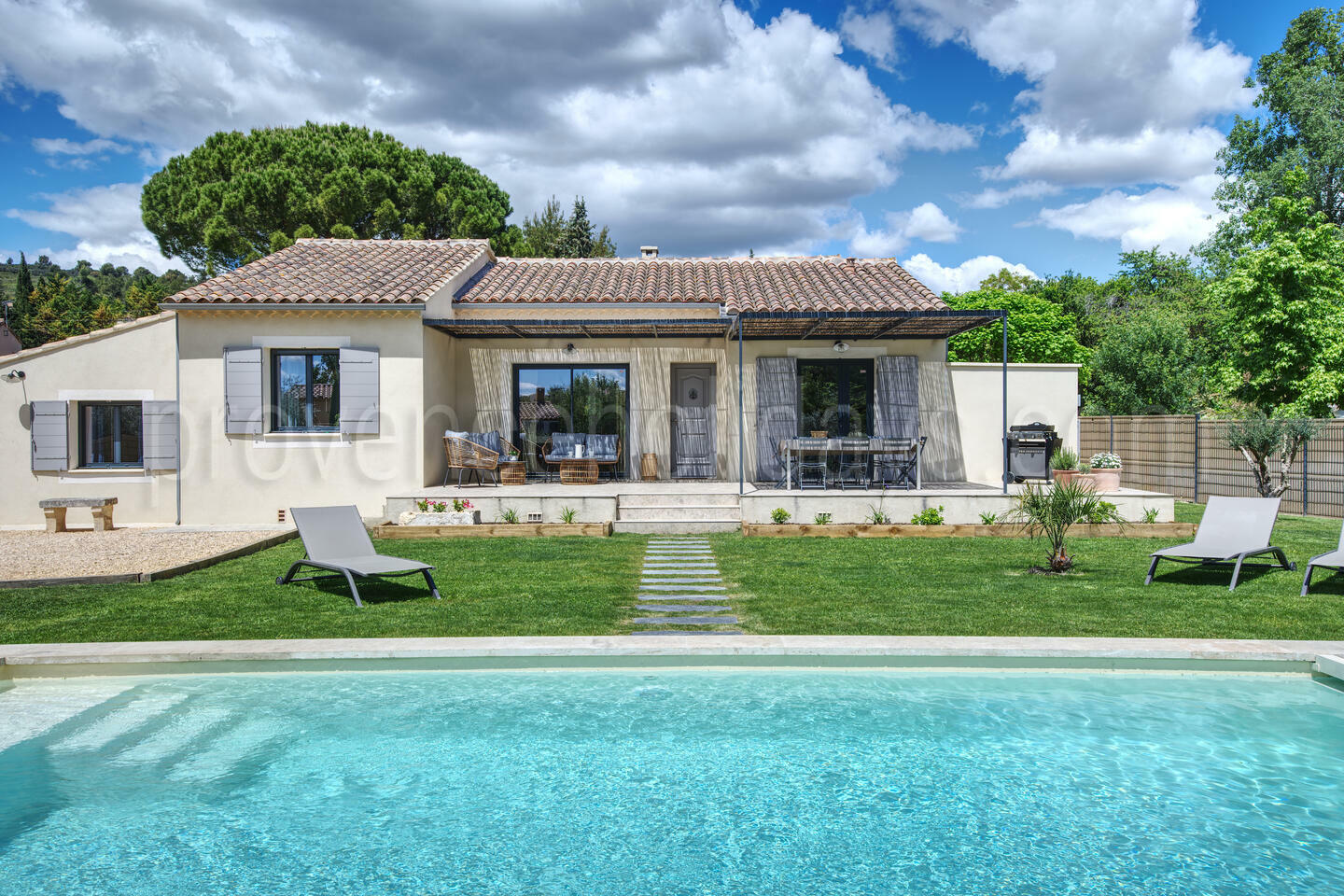 Charmante maison dans le village Provençal du Paradou 1 - Mazet du Paradou: Villa: Exterior