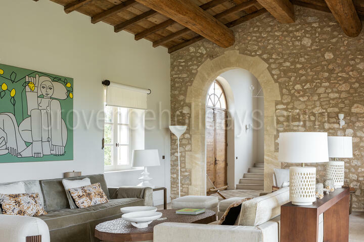 Exceptional farmhouse in the heart of the Alpilles 3 - Mas Chabaud: Villa: Interior