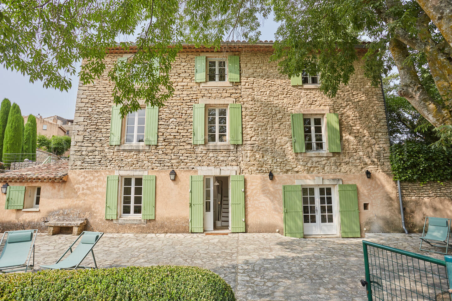 Charmantes Anwesen im Herzen eines Dorfes im Luberon 1 - La Maison de Goult: Villa: Exterior
