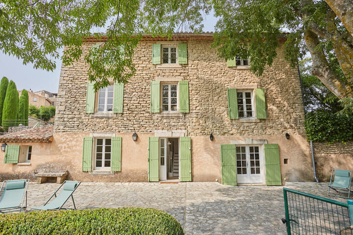 Charming property in the heart of a Luberon village